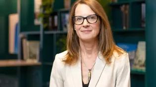 A headshot of Lucy Evans