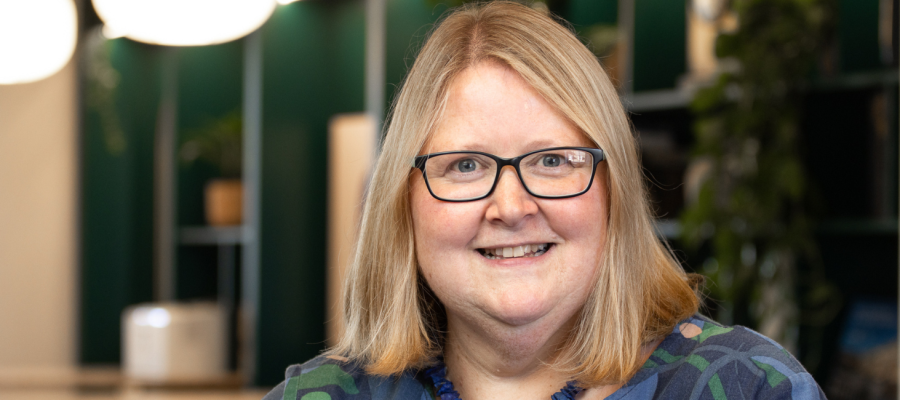 A headshot of Cathy Bovill